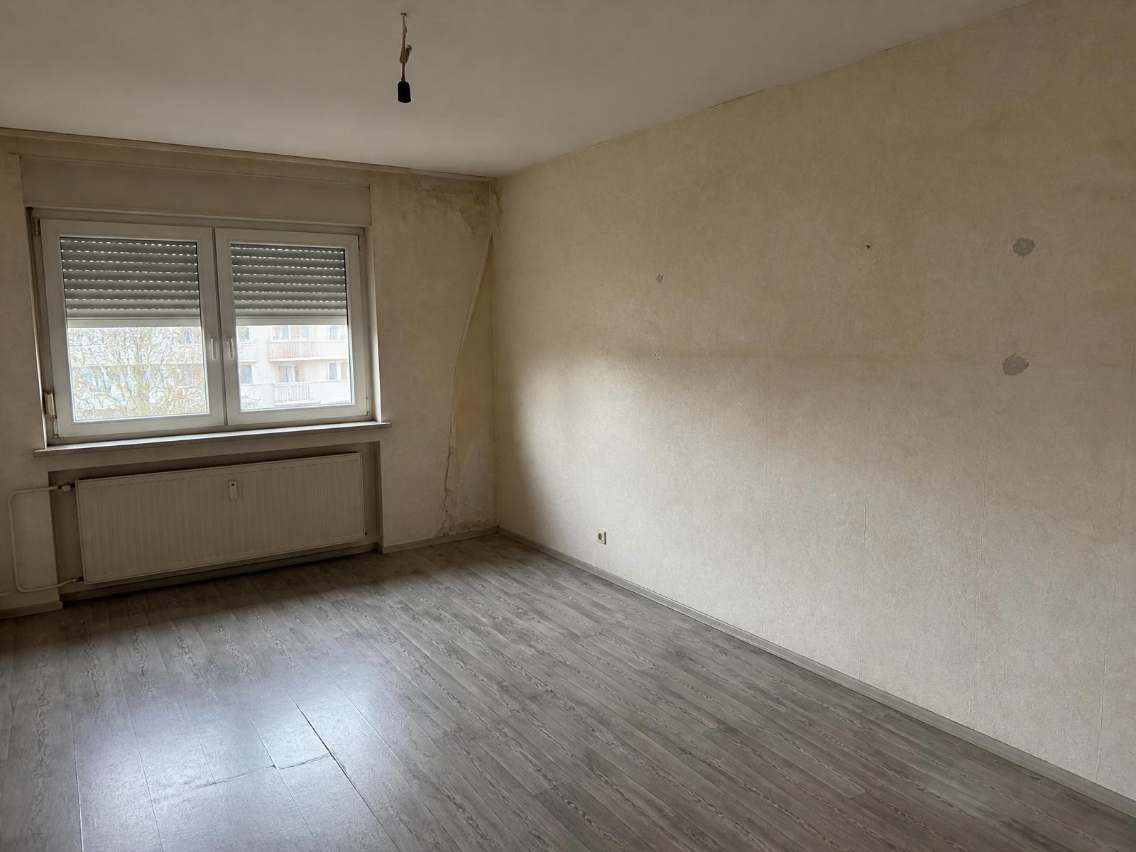 Wohnzimmer komplett renoviert — vorher